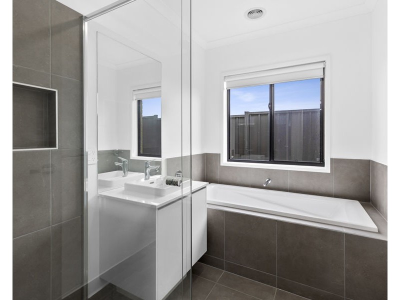 16 Jules Street, St Leonards VIC 3223