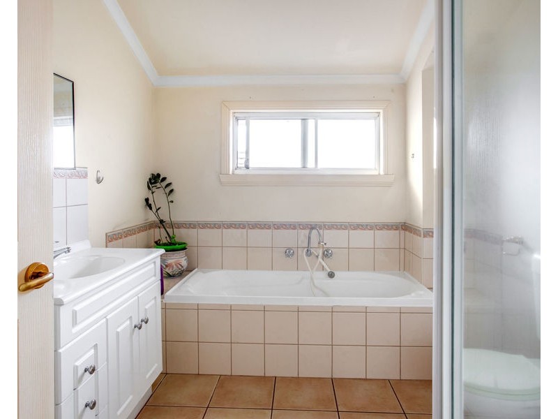 15a Stradbroke Drive, St Albans VIC 3021