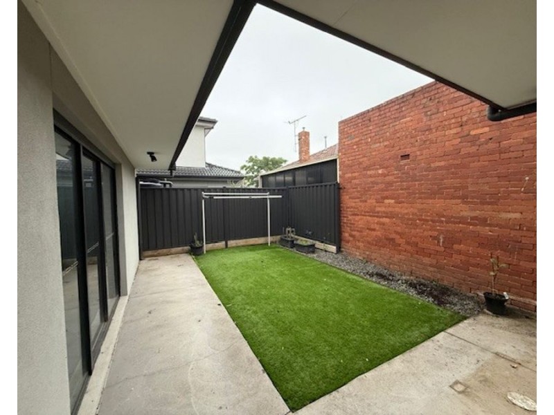 2/24 Kinross Street, Pascoe Vale VIC 3044