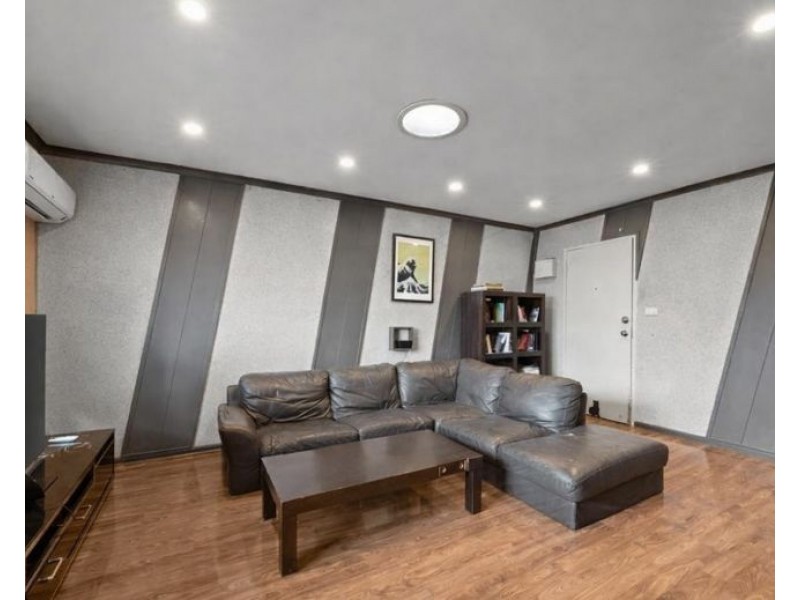 16/2-4 The Gables, St Albans VIC 3021