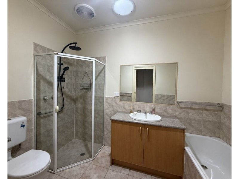 2 Muntz Avenue, Glenroy VIC 3046