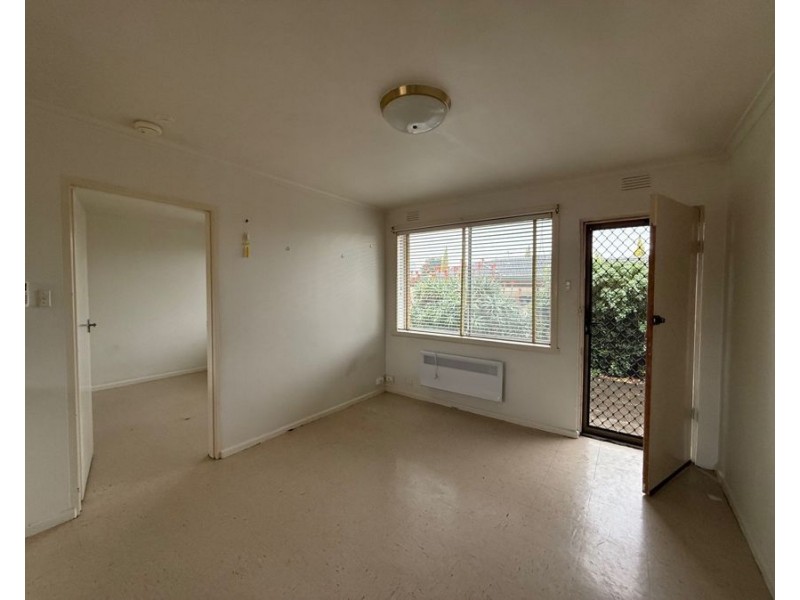 2/214 Biggs Street, St Albans VIC 3021