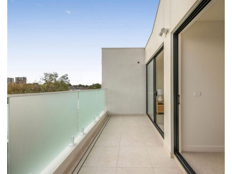 16b Gladstone Street, Coburg VIC 3058