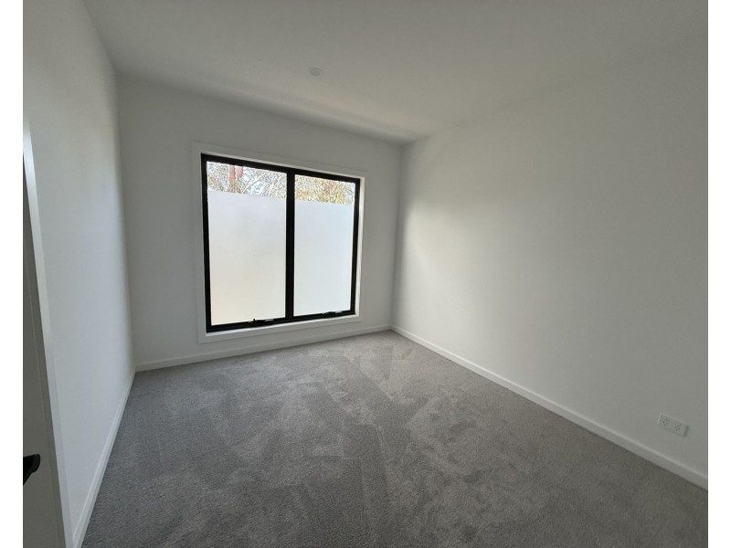 1/15 Joan Street, Melton VIC 3337
