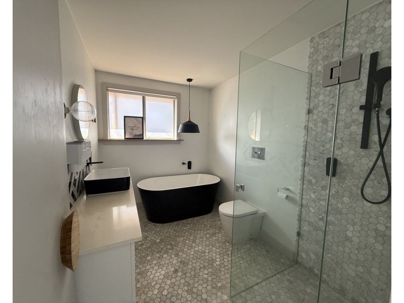 2/132 Hoffmans Road, Essendon VIC 3040