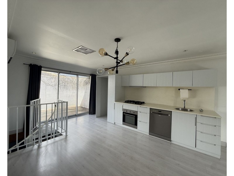 2/132 Hoffmans Road, Essendon VIC 3040