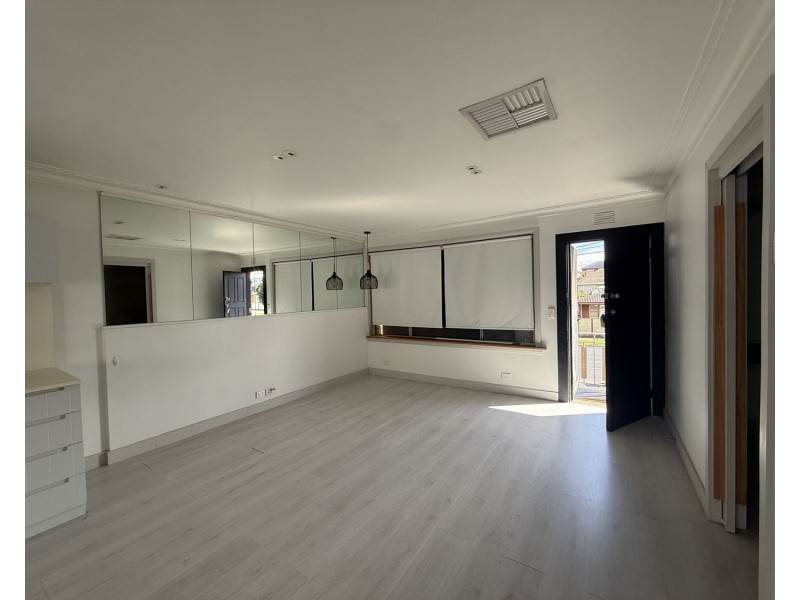 2/132 Hoffmans Road, Essendon VIC 3040
