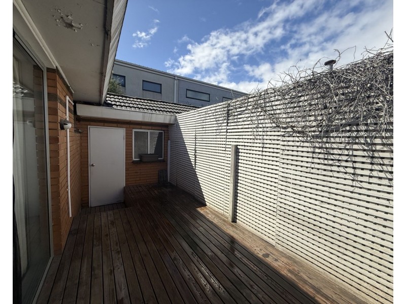 2/132 Hoffmans Road, Essendon VIC 3040