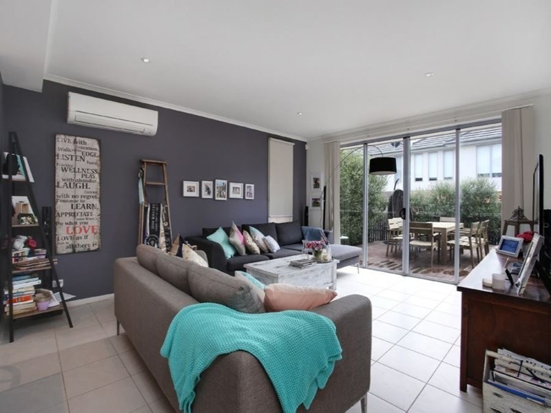 5 Walnut Court, Seaford VIC 3198