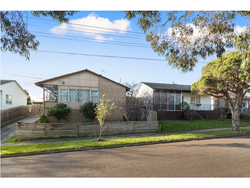 21 & 23 Hickory Crescent, Frankston North VIC 3200