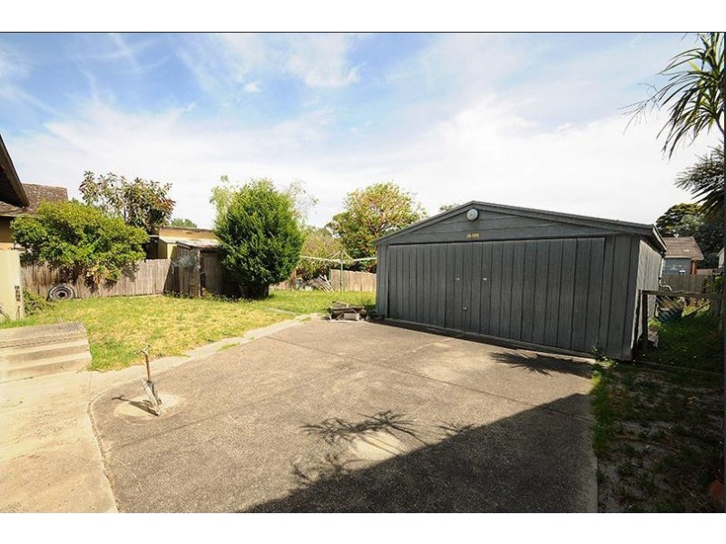 21 & 23 Hickory Crescent, Frankston North VIC 3200