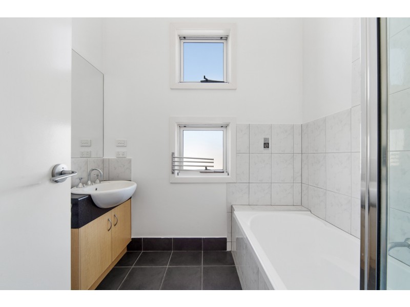 2/15 Nepean Highway, Safety Beach VIC 3936