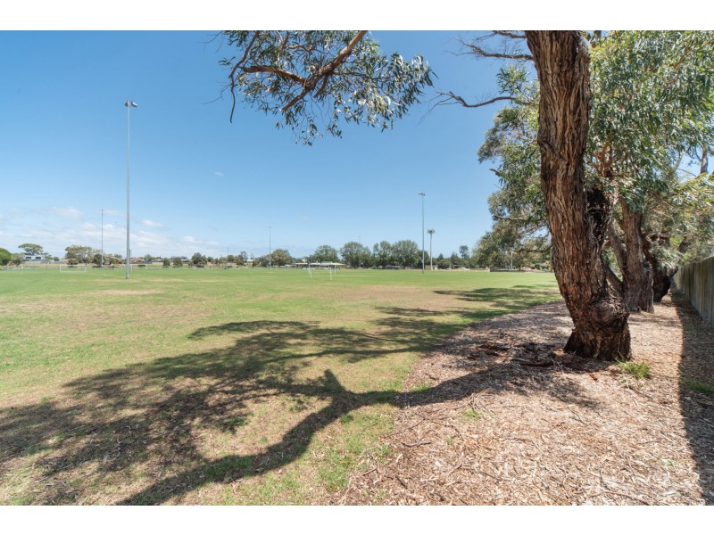 13 Coonara Avenue, Seaford VIC 3198