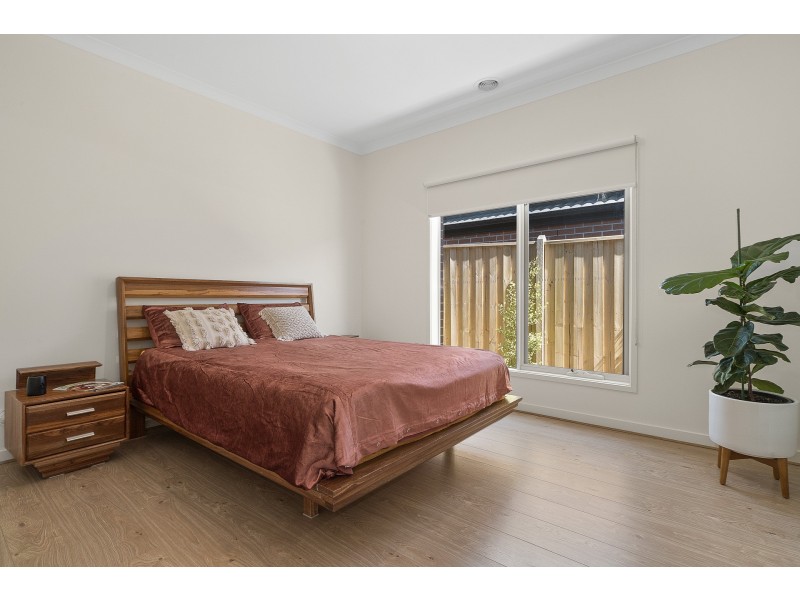 6 Harlequin Way, Clyde North VIC 3978