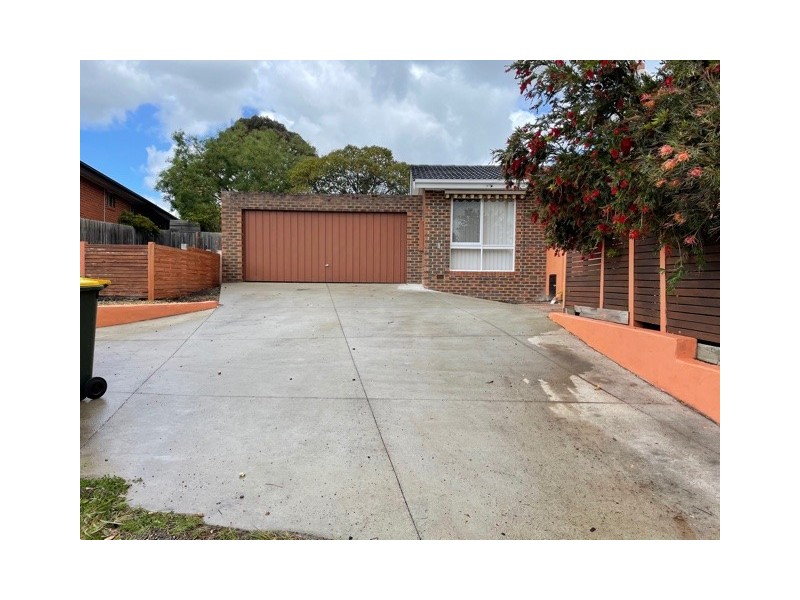 8 Acton Close, Frankston VIC 3199