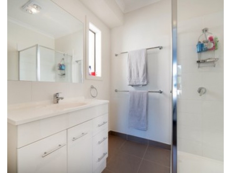 99 Oberon Drive, Carrum Downs VIC 3201