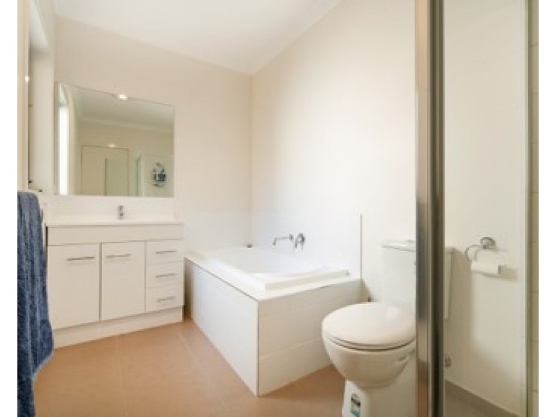 99 Oberon Drive, Carrum Downs VIC 3201