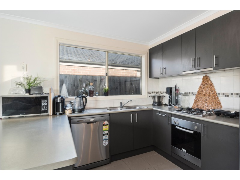 10/108 Ahern Road, Pakenham VIC 3810