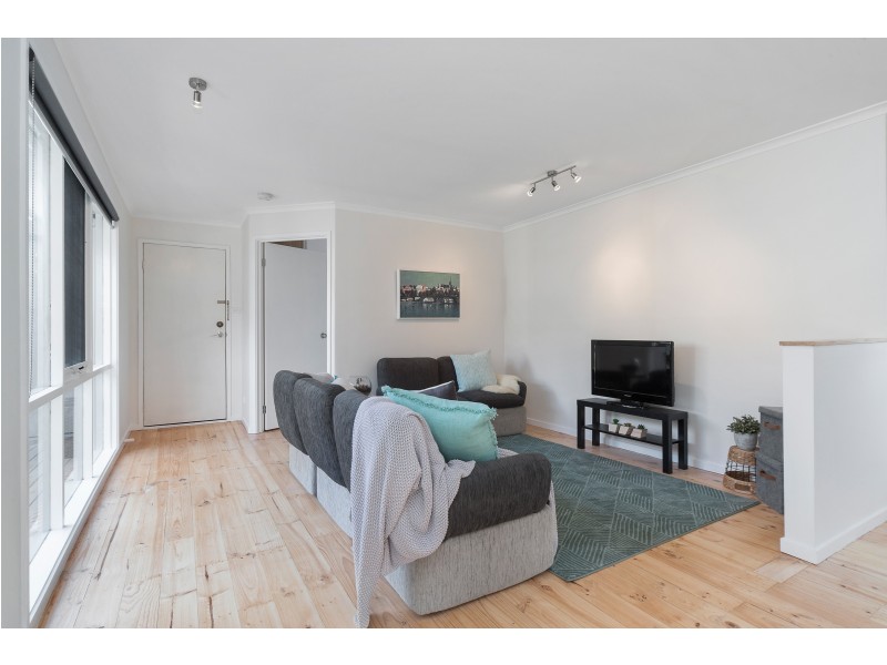 35 Whitford Way, Frankston VIC 3199