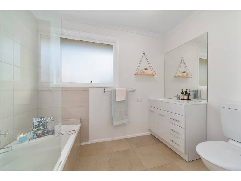 35 Whitford Way, Frankston VIC 3199