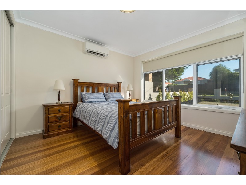 42 Woodlands Grove, Frankston South VIC 3199