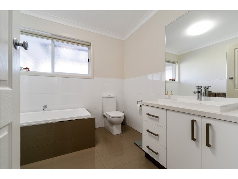 42 Woodlands Grove, Frankston South VIC 3199