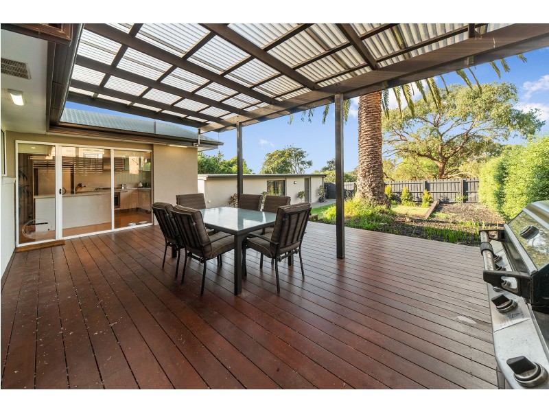 42 Woodlands Grove, Frankston South VIC 3199