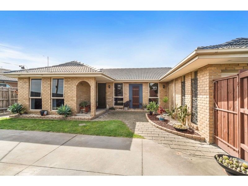 33 Camms Road, Cranbourne VIC 3977
