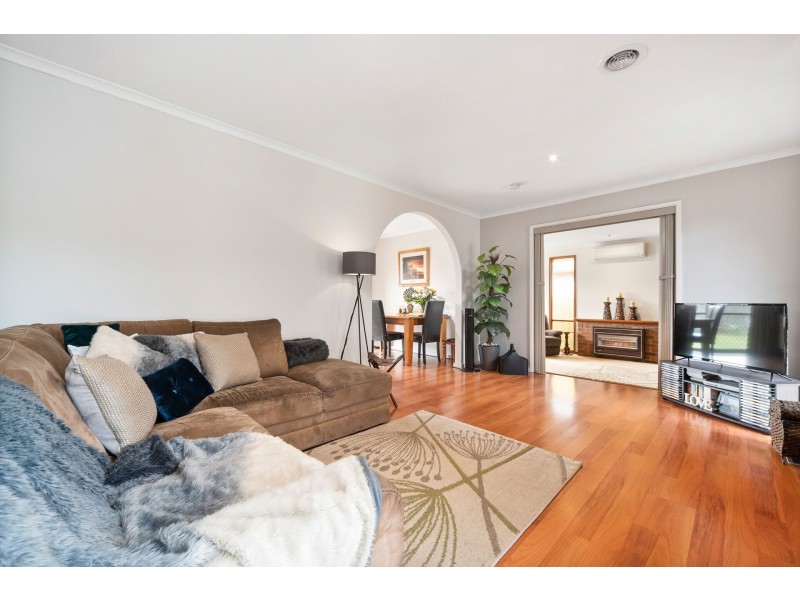 33 Camms Road, Cranbourne VIC 3977