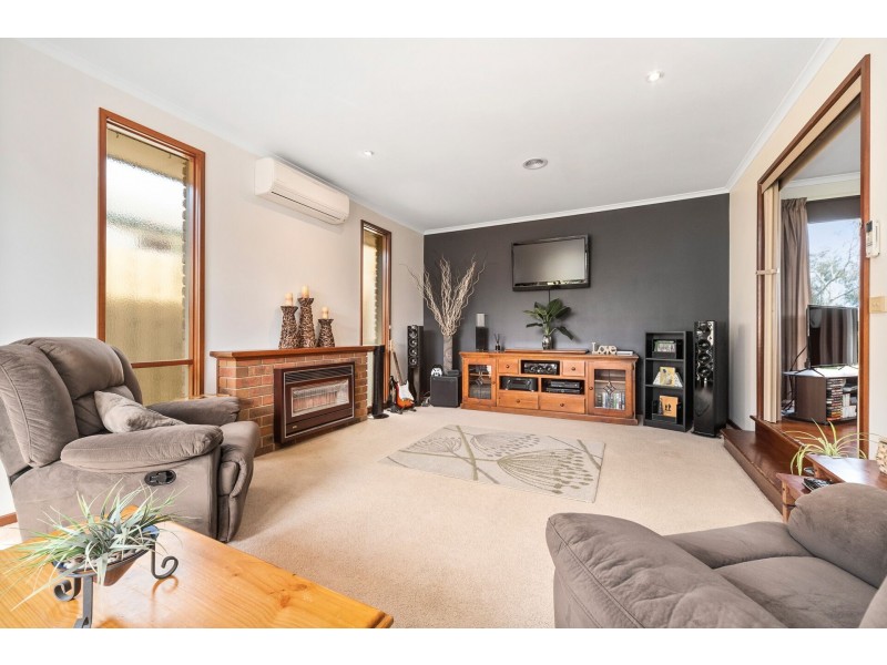 33 Camms Road, Cranbourne VIC 3977