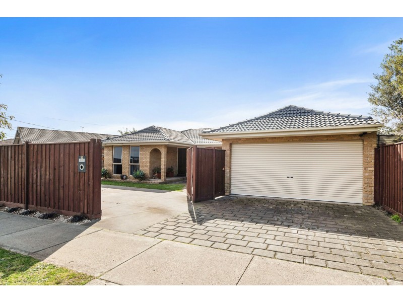 33 Camms Road, Cranbourne VIC 3977