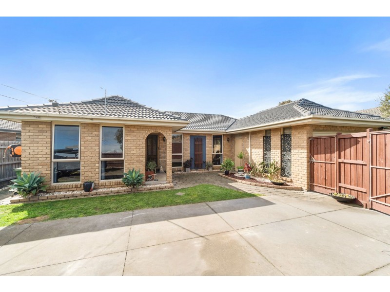 33 Camms Road, Cranbourne VIC 3977