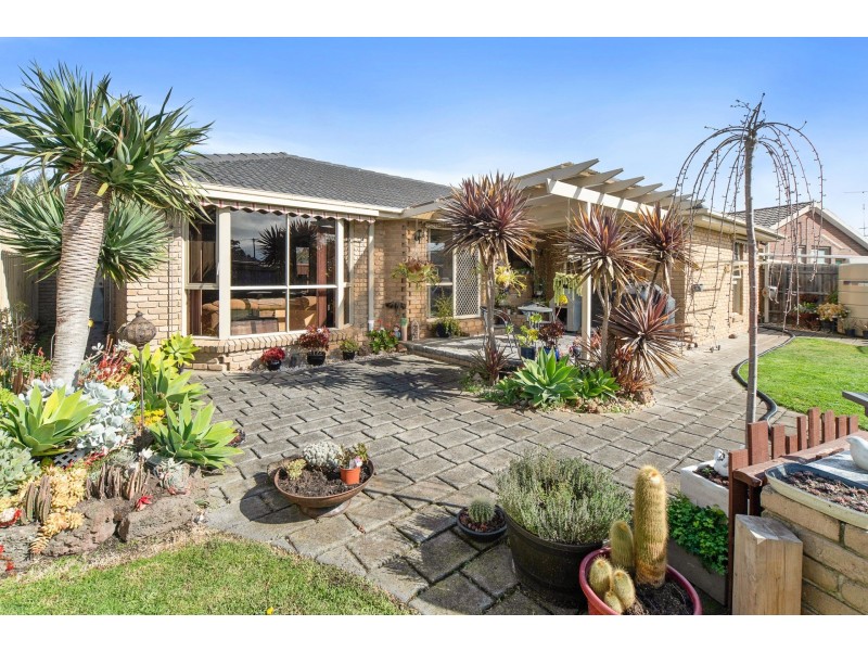 33 Camms Road, Cranbourne VIC 3977