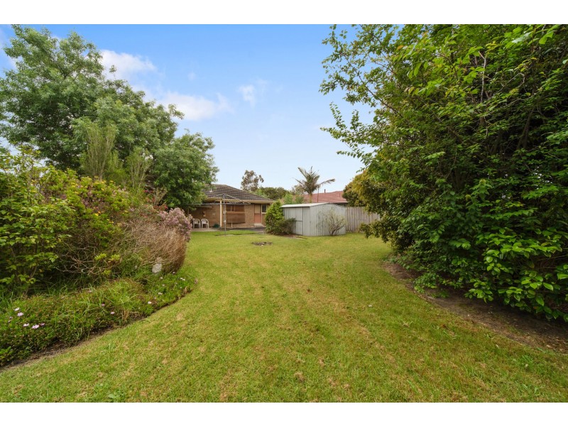 2 Henry Crescent, Seaford VIC 3198