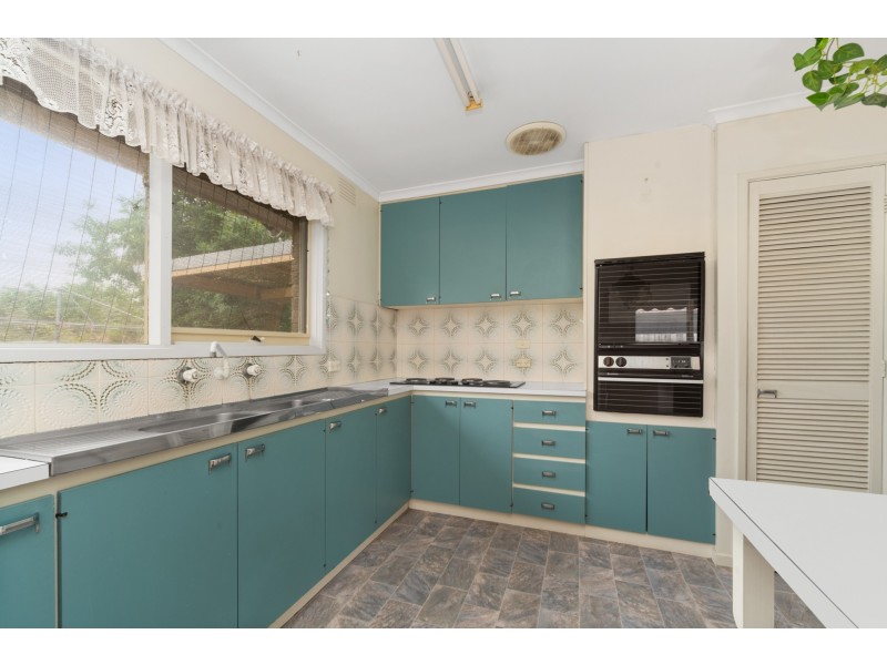 2 Henry Crescent, Seaford VIC 3198