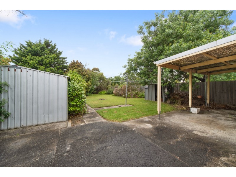 2 Henry Crescent, Seaford VIC 3198
