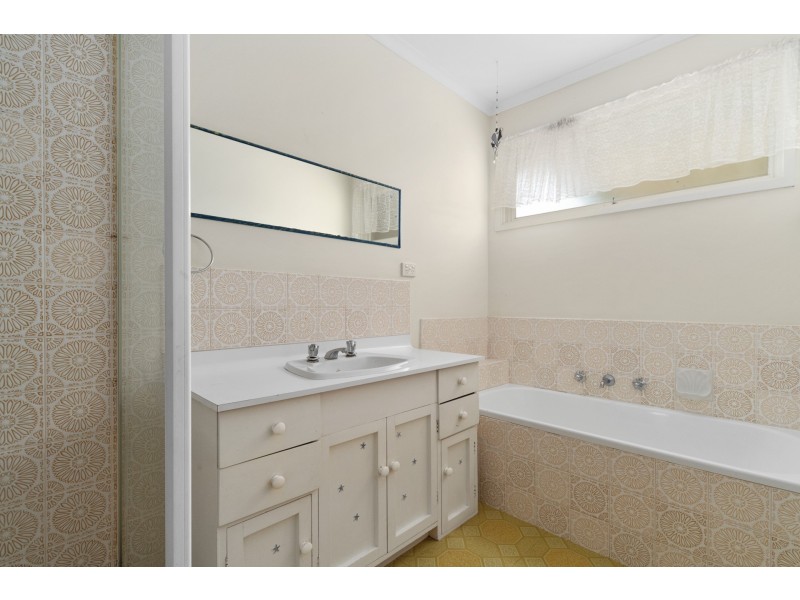 2 Henry Crescent, Seaford VIC 3198