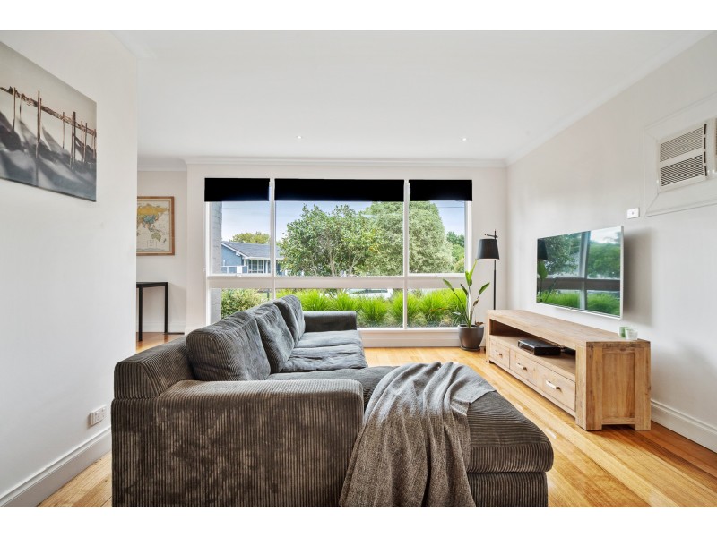 18 Elisdon Drive, Seaford VIC 3198