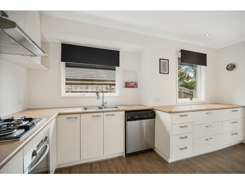 18 Elisdon Drive, Seaford VIC 3198