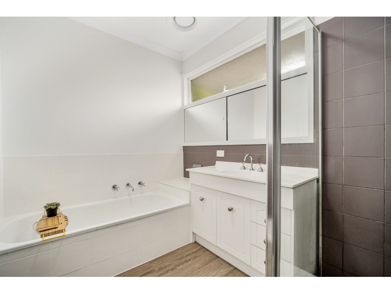 18 Elisdon Drive, Seaford VIC 3198