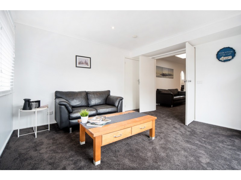 18 Elisdon Drive, Seaford VIC 3198