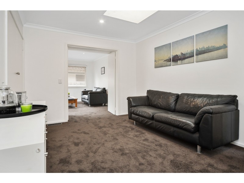 18 Elisdon Drive, Seaford VIC 3198