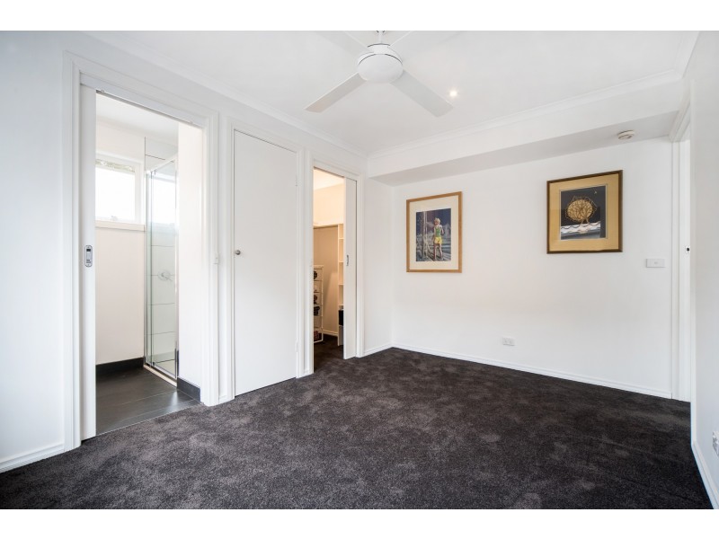 18 Elisdon Drive, Seaford VIC 3198