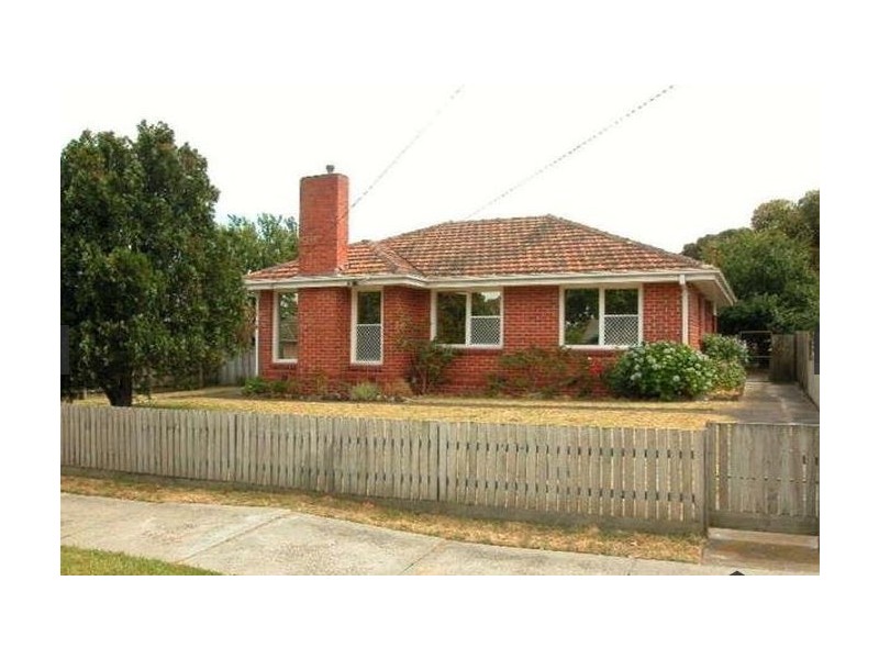 9 Pine Street, Frankston North VIC 3200