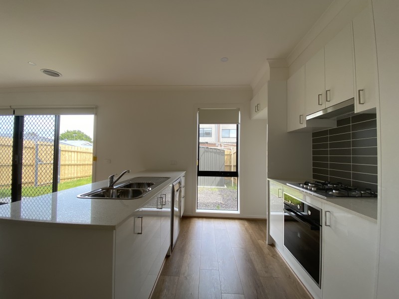 11 Cardiff Circuit, Carrum Downs VIC 3201
