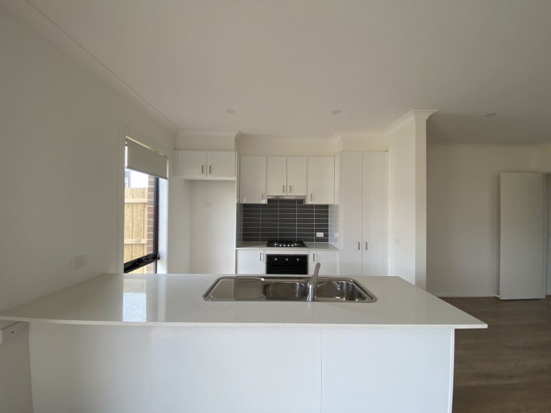 11 Cardiff Circuit, Carrum Downs VIC 3201
