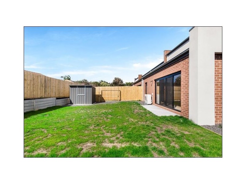 11 Cardiff Circuit, Carrum Downs VIC 3201