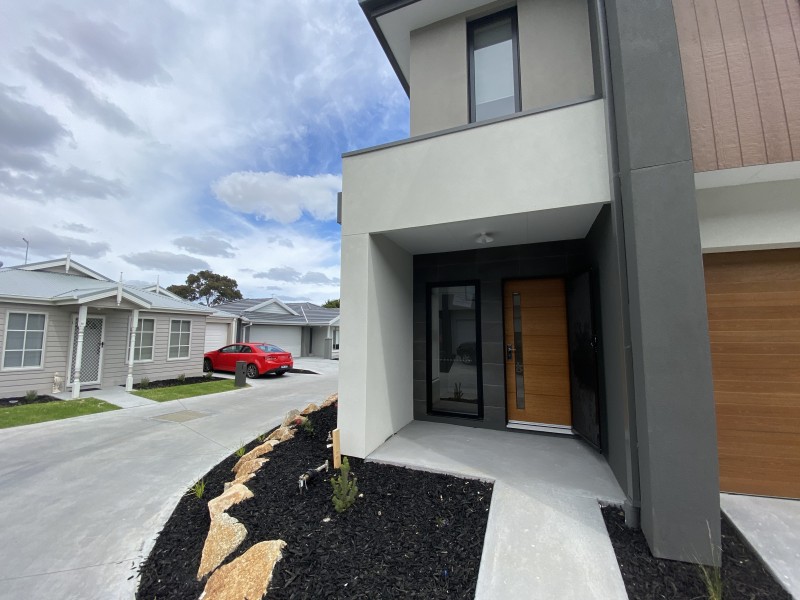 11 Cardiff Circuit, Carrum Downs VIC 3201