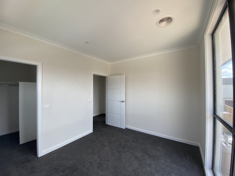 2 Autumn Crescent, Carrum Downs VIC 3201