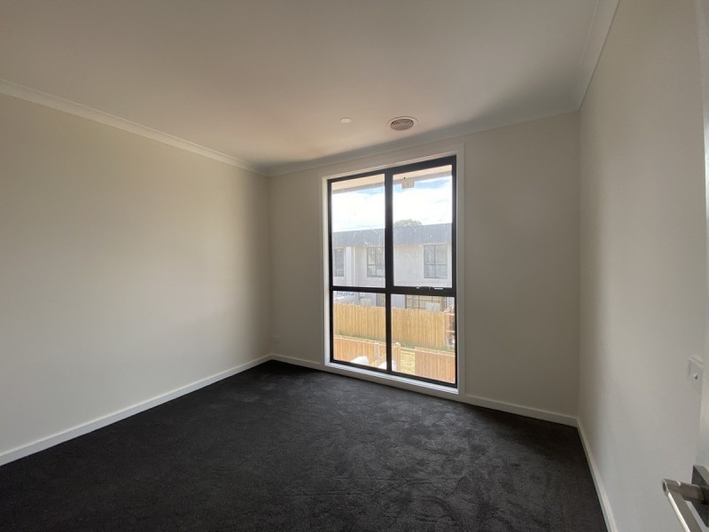 2 Autumn Crescent, Carrum Downs VIC 3201